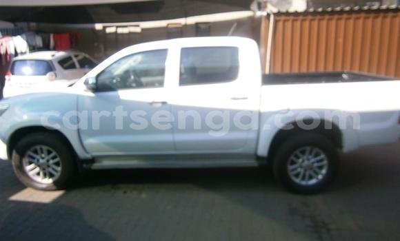 Nunua Ilio tumika Toyota Hilux White Gari ndani ya Ezulwini nchini Hhohho Nunua Ilio tumika Toyota Hilux White Gari ndani ya Ezulwini nchini Hhohho