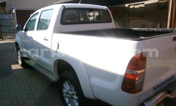 Nunua Ilio tumika Toyota Hilux White Gari ndani ya Ezulwini nchini Hhohho Nunua Ilio tumika Toyota Hilux White Gari ndani ya Ezulwini nchini Hhohho