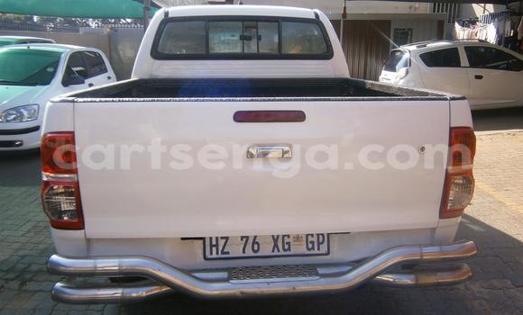 Nunua Ilio tumika Toyota Hilux White Gari ndani ya Ezulwini nchini Hhohho Nunua Ilio tumika Toyota Hilux White Gari ndani ya Ezulwini nchini Hhohho