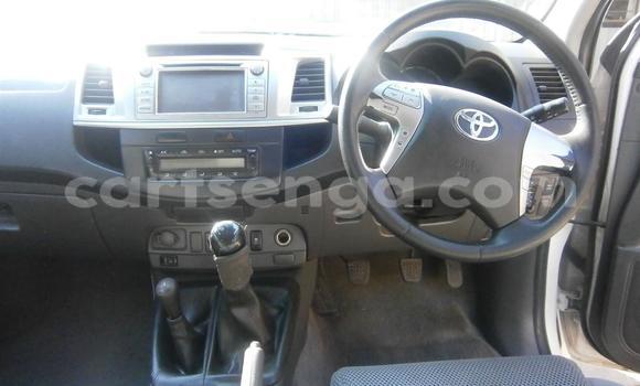 Nunua Ilio tumika Toyota Hilux White Gari ndani ya Ezulwini nchini Hhohho Nunua Ilio tumika Toyota Hilux White Gari ndani ya Ezulwini nchini Hhohho