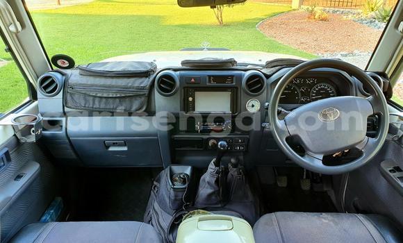 Buy Used Toyota Land Cruiser Silver Car in Ezulwini in Hhohho Buy Used Toyota Land Cruiser Silver Car in Ezulwini in Hhohho
