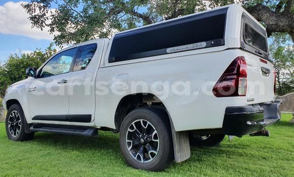 Nunua Ilio tumika Toyota Hilux White Gari ndani ya Ezulwini nchini Hhohho Nunua Ilio tumika Toyota Hilux White Gari ndani ya Ezulwini nchini Hhohho
