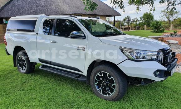 Nunua Ilio tumika Toyota Hilux White Gari ndani ya Ezulwini nchini Hhohho Nunua Ilio tumika Toyota Hilux White Gari ndani ya Ezulwini nchini Hhohho