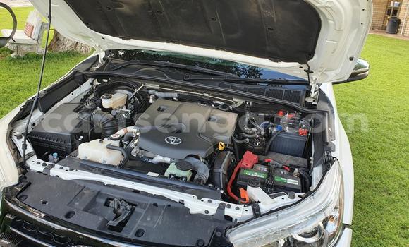 Nunua Ilio tumika Toyota Hilux White Gari ndani ya Ezulwini nchini Hhohho Nunua Ilio tumika Toyota Hilux White Gari ndani ya Ezulwini nchini Hhohho