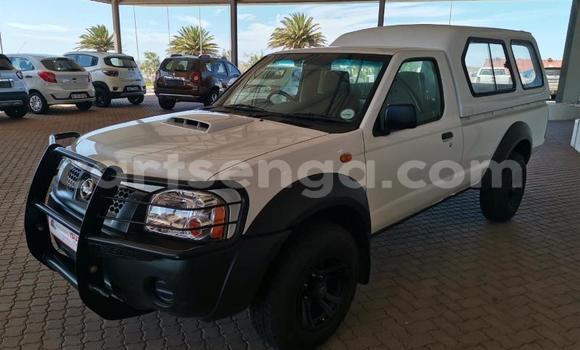 Nunua Ilio tumika Nissan Hardbody White Gari ndani ya Big Bend nchini Lubombo