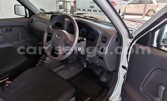 Nunua Ilio tumika Nissan Hardbody White Gari ndani ya Big Bend nchini Lubombo Nunua Ilio tumika Nissan Hardbody White Gari ndani ya Big Bend nchini Lubombo