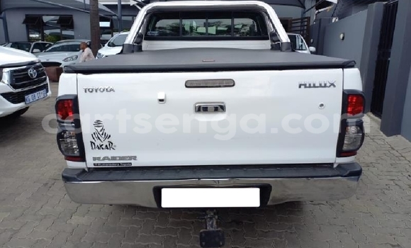 Nunua Ilio tumika Toyota Hilux White Gari ndani ya Manzini nchini Manzini Nunua Ilio tumika Toyota Hilux White Gari ndani ya Manzini nchini Manzini
