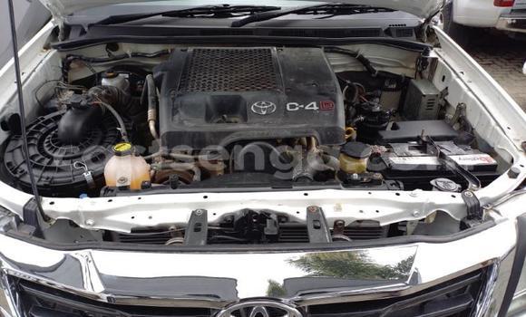 Nunua Ilio tumika Toyota Hilux White Gari ndani ya Manzini nchini Manzini Nunua Ilio tumika Toyota Hilux White Gari ndani ya Manzini nchini Manzini