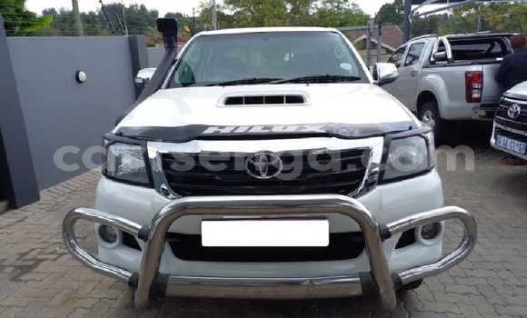 Nunua Ilio tumika Toyota Hilux White Gari ndani ya Manzini nchini Manzini Nunua Ilio tumika Toyota Hilux White Gari ndani ya Manzini nchini Manzini