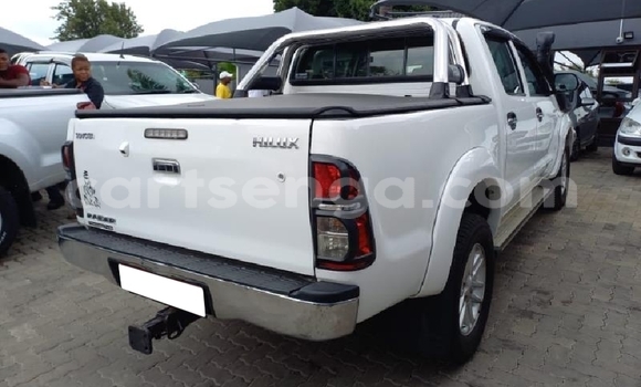 Nunua Ilio tumika Toyota Hilux White Gari ndani ya Manzini nchini Manzini Nunua Ilio tumika Toyota Hilux White Gari ndani ya Manzini nchini Manzini
