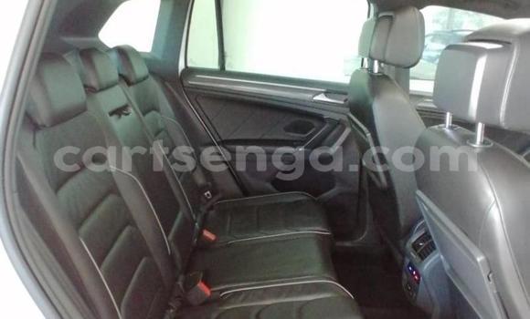 Nunua Ilio tumika Volkswagen Tiguan White Gari ndani ya Bhunya nchini Manzini Nunua Ilio tumika Volkswagen Tiguan White Gari ndani ya Bhunya nchini Manzini