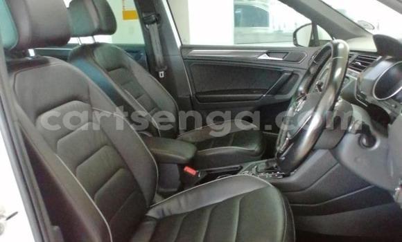 Nunua Ilio tumika Volkswagen Tiguan White Gari ndani ya Bhunya nchini Manzini Nunua Ilio tumika Volkswagen Tiguan White Gari ndani ya Bhunya nchini Manzini