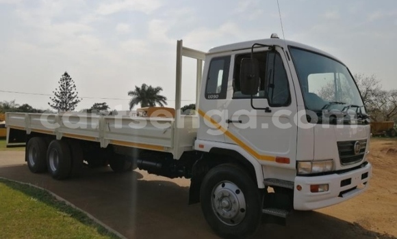 Nunua Ilio tumika Nissan UD White Lori ndani ya Ezulwini nchini Hhohho Nunua Ilio tumika Nissan UD White Lori ndani ya Ezulwini nchini Hhohho