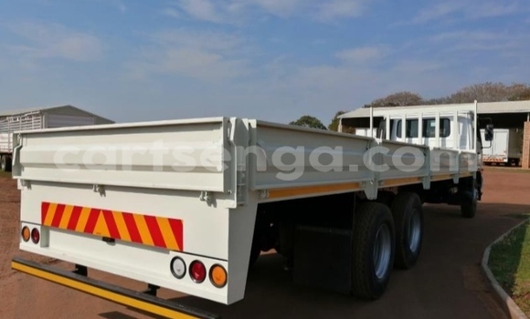 Nunua Ilio tumika Nissan UD White Lori ndani ya Ezulwini nchini Hhohho Nunua Ilio tumika Nissan UD White Lori ndani ya Ezulwini nchini Hhohho