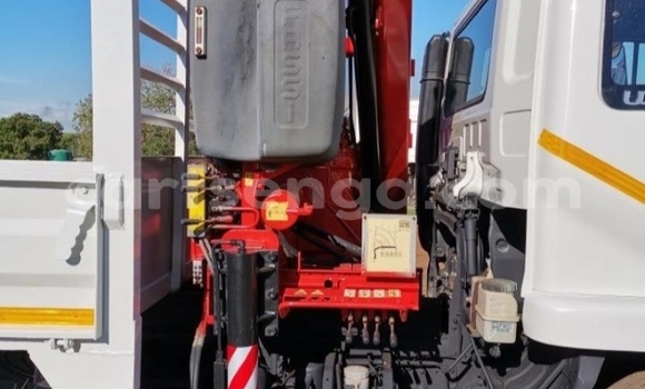 Nunua Ilio tumika Nissan UD White Lori ndani ya Manzini nchini Manzini Nunua Ilio tumika Nissan UD White Lori ndani ya Manzini nchini Manzini