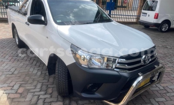 Buy Used Toyota Hilux White Car in Ezulwini in Hhohho Buy Used Toyota Hilux White Car in Ezulwini in Hhohho