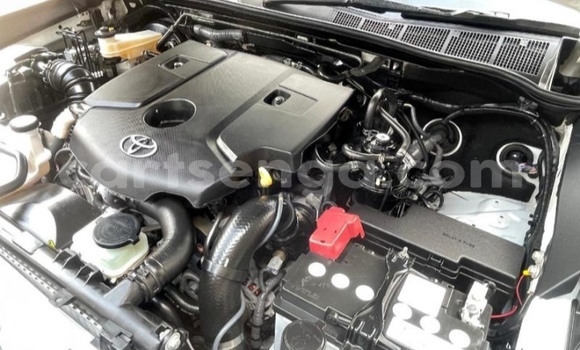 Buy Used Toyota Hilux White Car in Ezulwini in Hhohho Buy Used Toyota Hilux White Car in Ezulwini in Hhohho