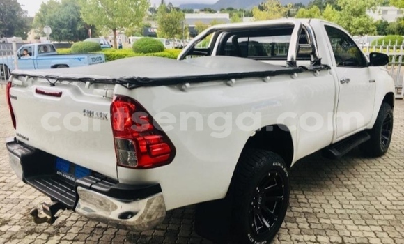Buy Used Toyota Hilux White Car in Ezulwini in Hhohho Buy Used Toyota Hilux White Car in Ezulwini in Hhohho