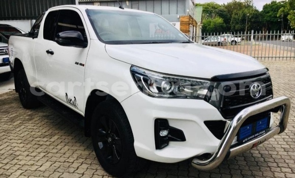 Buy Used Toyota Hilux White Car in Ezulwini in Hhohho