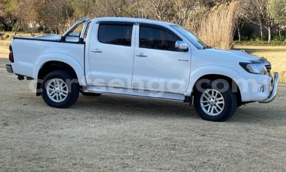 Buy Used Toyota Hilux White Car in Ezulwini in Hhohho Buy Used Toyota Hilux White Car in Ezulwini in Hhohho