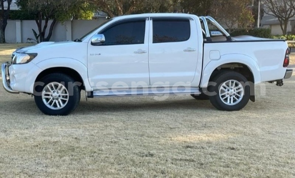 Buy Used Toyota Hilux White Car in Ezulwini in Hhohho Buy Used Toyota Hilux White Car in Ezulwini in Hhohho