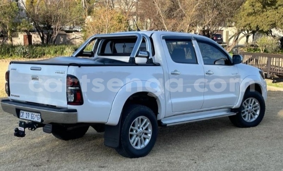 Buy Used Toyota Hilux White Car in Ezulwini in Hhohho Buy Used Toyota Hilux White Car in Ezulwini in Hhohho