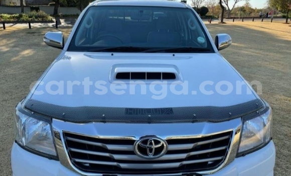 Buy Used Toyota Hilux White Car in Ezulwini in Hhohho Buy Used Toyota Hilux White Car in Ezulwini in Hhohho