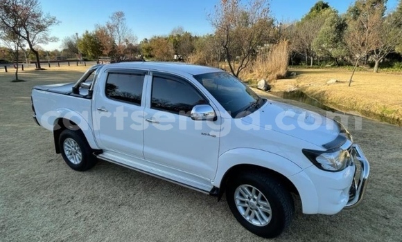 Buy Used Toyota Hilux White Car in Ezulwini in Hhohho Buy Used Toyota Hilux White Car in Ezulwini in Hhohho