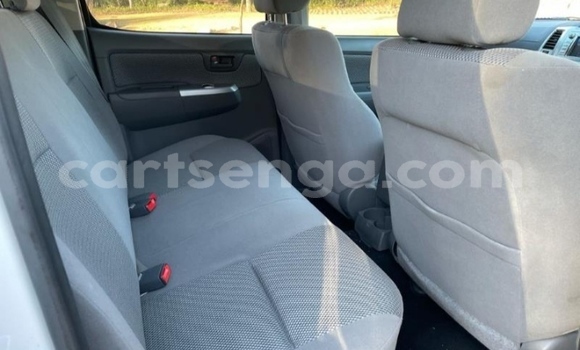 Buy Used Toyota Hilux White Car in Ezulwini in Hhohho Buy Used Toyota Hilux White Car in Ezulwini in Hhohho