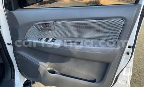 Buy Used Toyota Hilux White Car in Ezulwini in Hhohho Buy Used Toyota Hilux White Car in Ezulwini in Hhohho