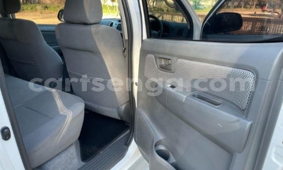 Buy Used Toyota Hilux White Car in Ezulwini in Hhohho Buy Used Toyota Hilux White Car in Ezulwini in Hhohho