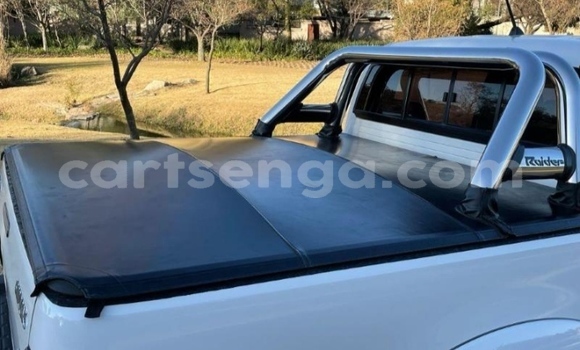 Buy Used Toyota Hilux White Car in Ezulwini in Hhohho Buy Used Toyota Hilux White Car in Ezulwini in Hhohho
