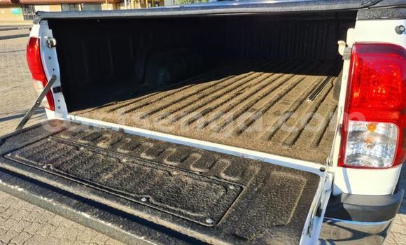 Acheter Occasion Voiture Toyota Hilux Blanc à Big Bend, Lubombo District Acheter Occasion Voiture Toyota Hilux Blanc à Big Bend, Lubombo District