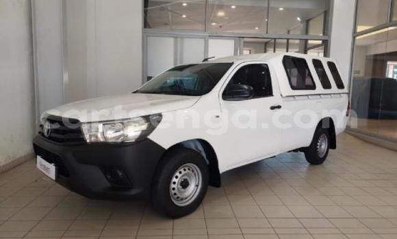 Nunua Ilio tumika Toyota Hilux White Gari ndani ya Big Bend nchini Wilaya ya Lubombo