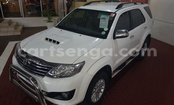 Buy Used Toyota Fortuner White Car in Mbabane in Manzini Buy Used Toyota Fortuner White Car in Mbabane in Manzini