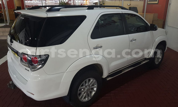 Buy Used Toyota Fortuner White Car in Mbabane in Manzini Buy Used Toyota Fortuner White Car in Mbabane in Manzini