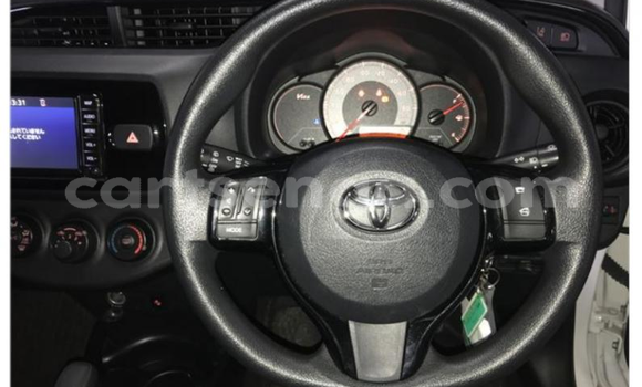 Buy Used Toyota Vitz White Car in Bulembu in Hhohho Buy Used Toyota Vitz White Car in Bulembu in Hhohho