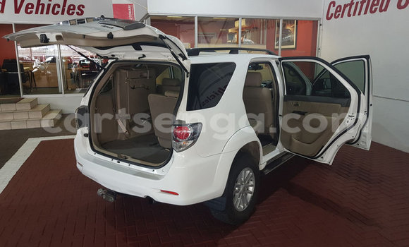 Buy Used Toyota Fortuner White Car in Mbabane in Manzini Buy Used Toyota Fortuner White Car in Mbabane in Manzini