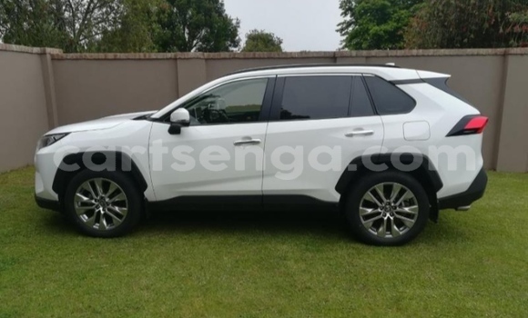 Buy Used Toyota RAV4 White Car in Ezulwini in Hhohho Buy Used Toyota RAV4 White Car in Ezulwini in Hhohho
