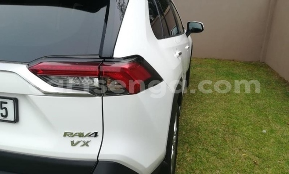 Buy Used Toyota RAV4 White Car in Ezulwini in Hhohho Buy Used Toyota RAV4 White Car in Ezulwini in Hhohho