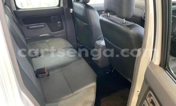 Nunua Ilio tumika Nissan NP 300 White Gari ndani ya Ezulwini nchini Hhohho Nunua Ilio tumika Nissan NP 300 White Gari ndani ya Ezulwini nchini Hhohho