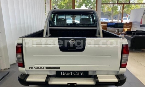 Nunua Ilio tumika Nissan NP 300 White Gari ndani ya Ezulwini nchini Hhohho Nunua Ilio tumika Nissan NP 300 White Gari ndani ya Ezulwini nchini Hhohho