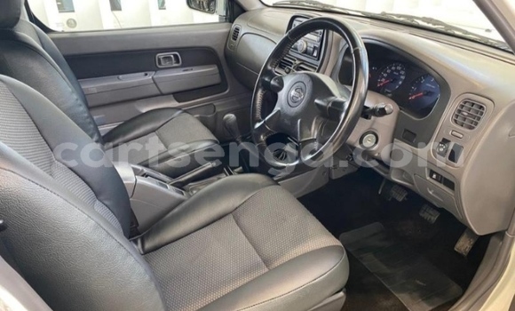 Nunua Ilio tumika Nissan NP 300 White Gari ndani ya Ezulwini nchini Hhohho Nunua Ilio tumika Nissan NP 300 White Gari ndani ya Ezulwini nchini Hhohho