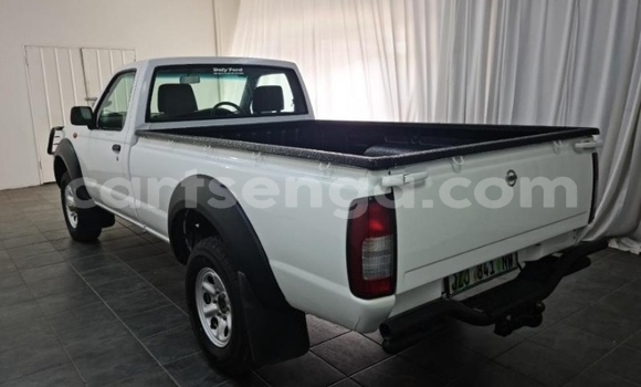 Buy Used Nissan NP 300 White Car in Ezulwini in Hhohho Buy Used Nissan NP 300 White Car in Ezulwini in Hhohho