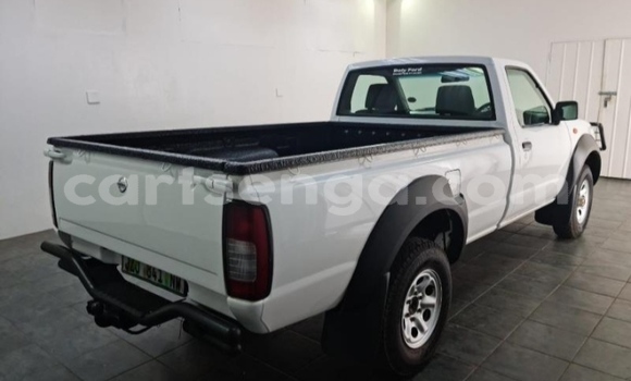 Buy Used Nissan NP 300 White Car in Ezulwini in Hhohho Buy Used Nissan NP 300 White Car in Ezulwini in Hhohho