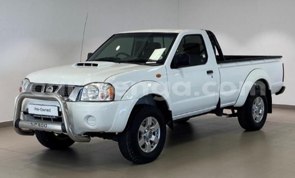 Buy Used Nissan NP 300 White Car in Ezulwini in Hhohho