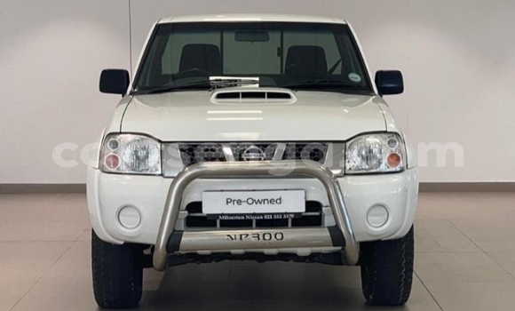 Nunua Ilio tumika Nissan NP 300 White Gari ndani ya Ezulwini nchini Hhohho Nunua Ilio tumika Nissan NP 300 White Gari ndani ya Ezulwini nchini Hhohho