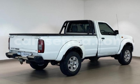 Nunua Ilio tumika Nissan NP 300 White Gari ndani ya Ezulwini nchini Hhohho Nunua Ilio tumika Nissan NP 300 White Gari ndani ya Ezulwini nchini Hhohho