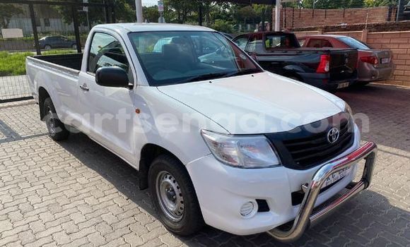 Nunua Ilio tumika Toyota Hilux White Gari ndani ya Ezulwini nchini Hhohho Nunua Ilio tumika Toyota Hilux White Gari ndani ya Ezulwini nchini Hhohho