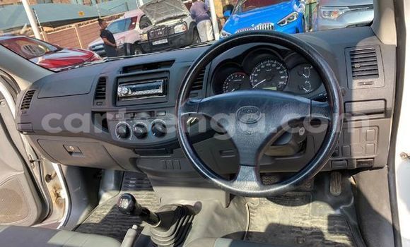 Nunua Ilio tumika Toyota Hilux White Gari ndani ya Ezulwini nchini Hhohho Nunua Ilio tumika Toyota Hilux White Gari ndani ya Ezulwini nchini Hhohho